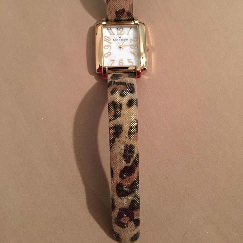 Watch - Picture 4 of 5